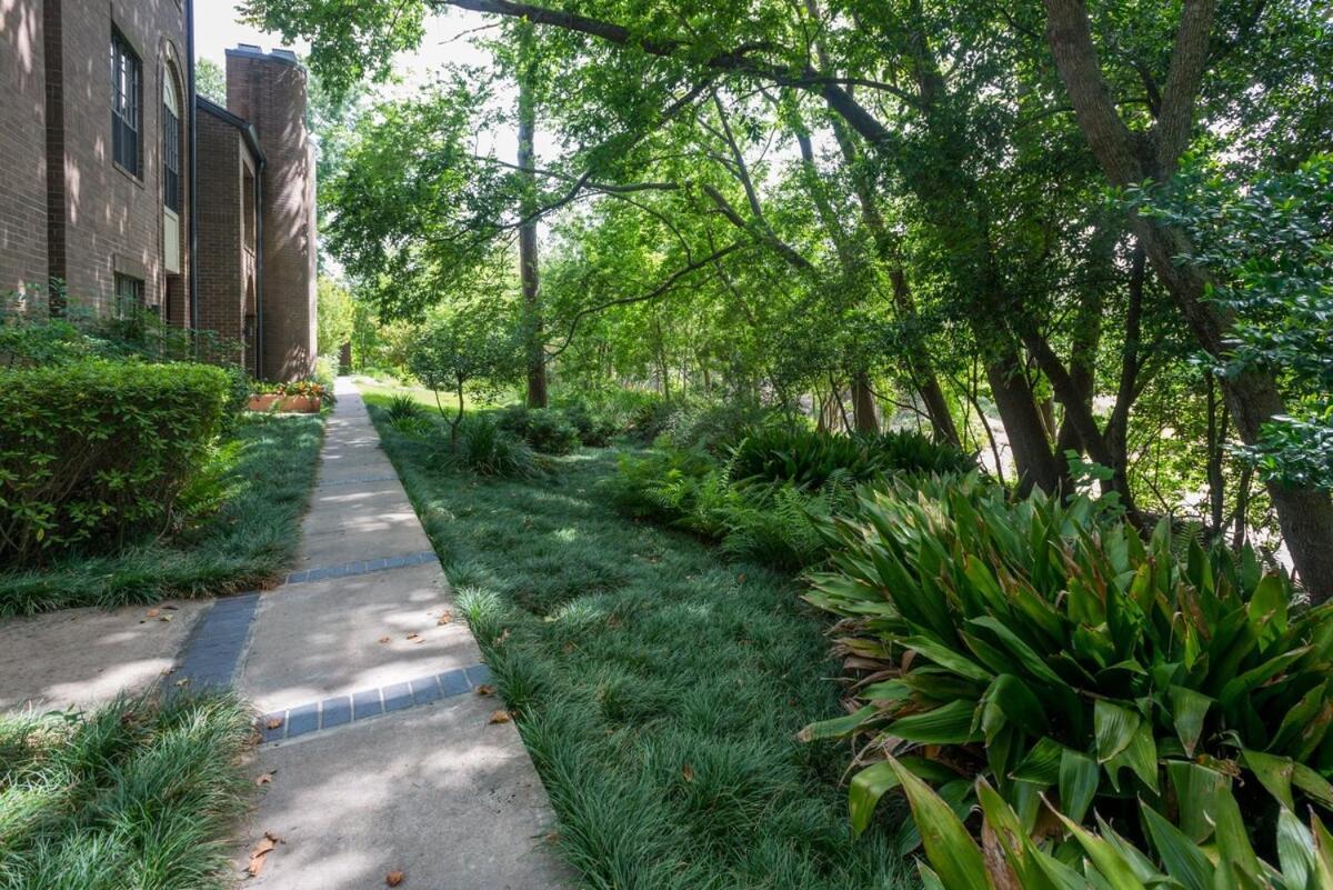 Unique Townhome Next To Memorial Park With Two Car Garage Houston Exteriér fotografie