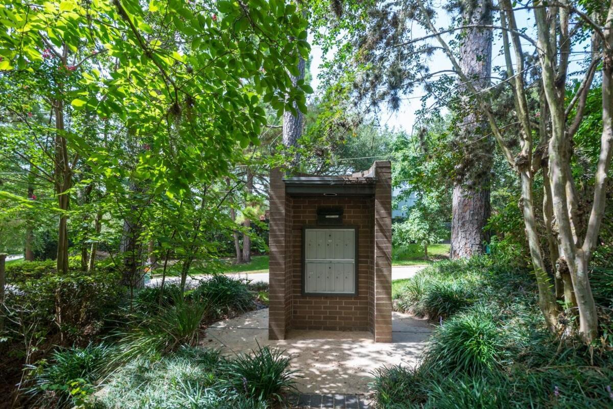 Unique Townhome Next To Memorial Park With Two Car Garage Houston Exteriér fotografie