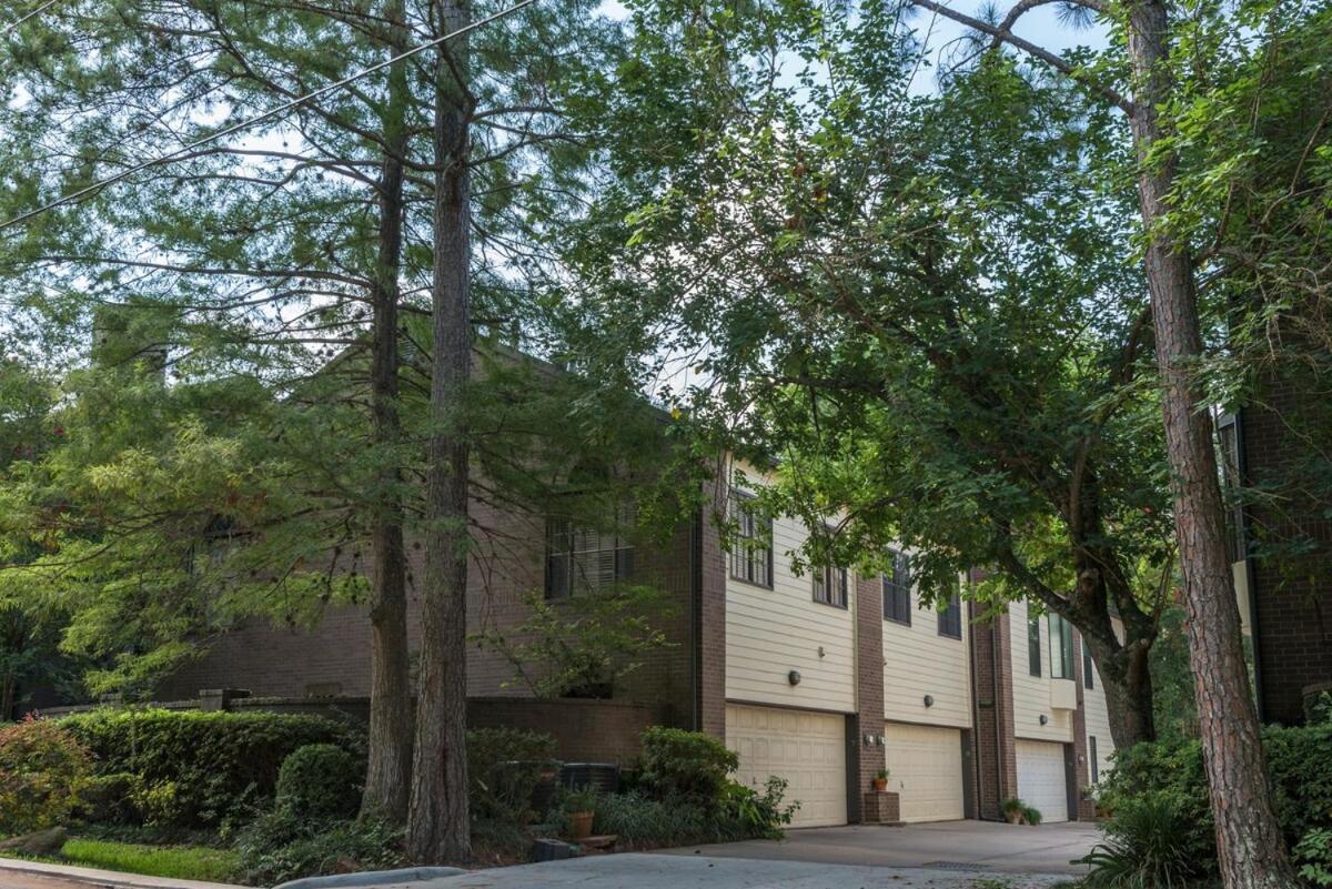 Unique Townhome Next To Memorial Park With Two Car Garage Houston Exteriér fotografie