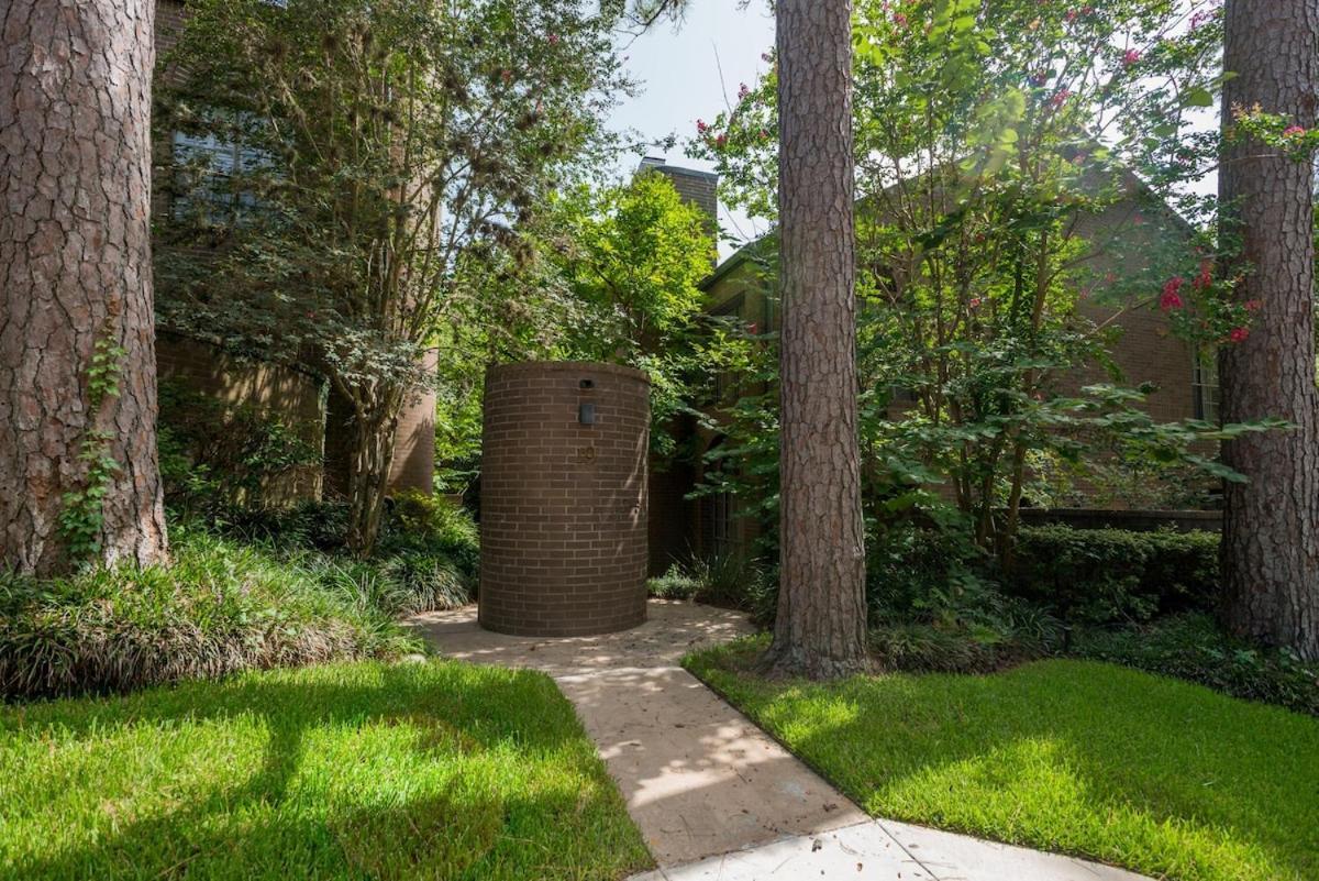 Unique Townhome Next To Memorial Park With Two Car Garage Houston Exteriér fotografie